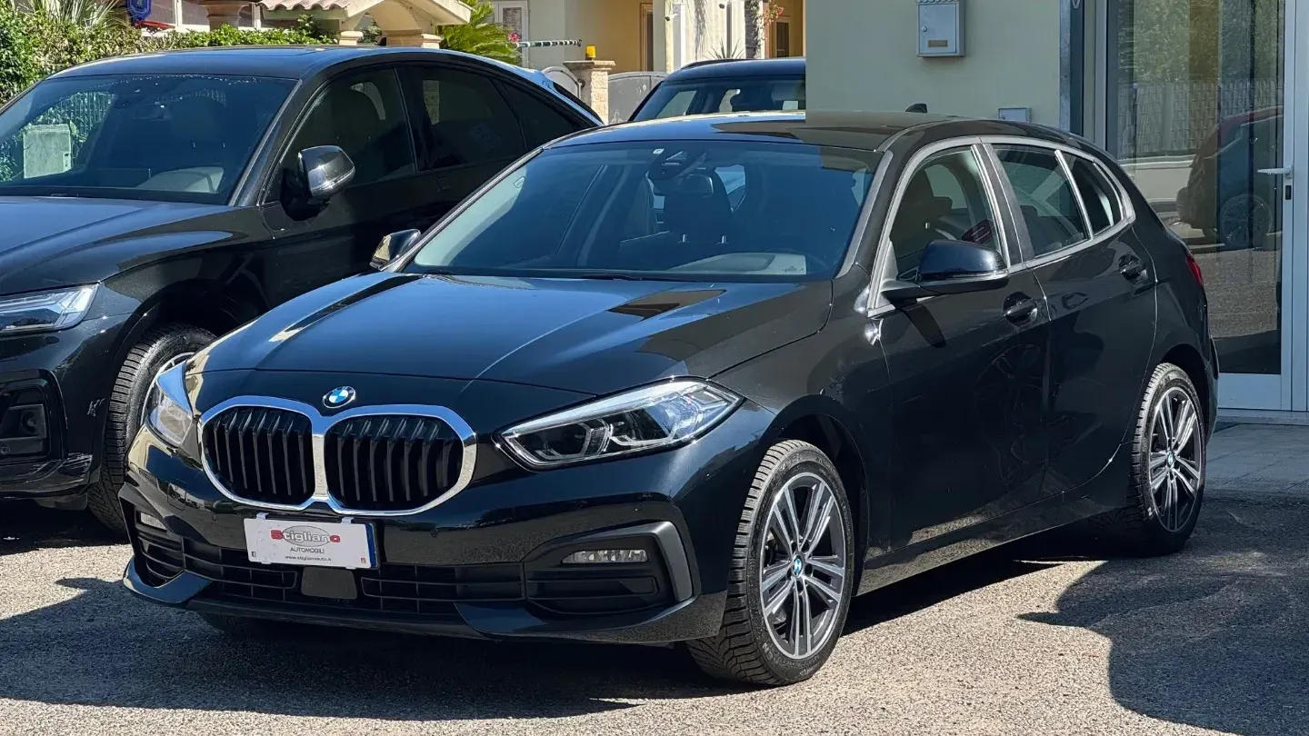 BMW 116d 5p. Business Advantage FARI CAR PLAY