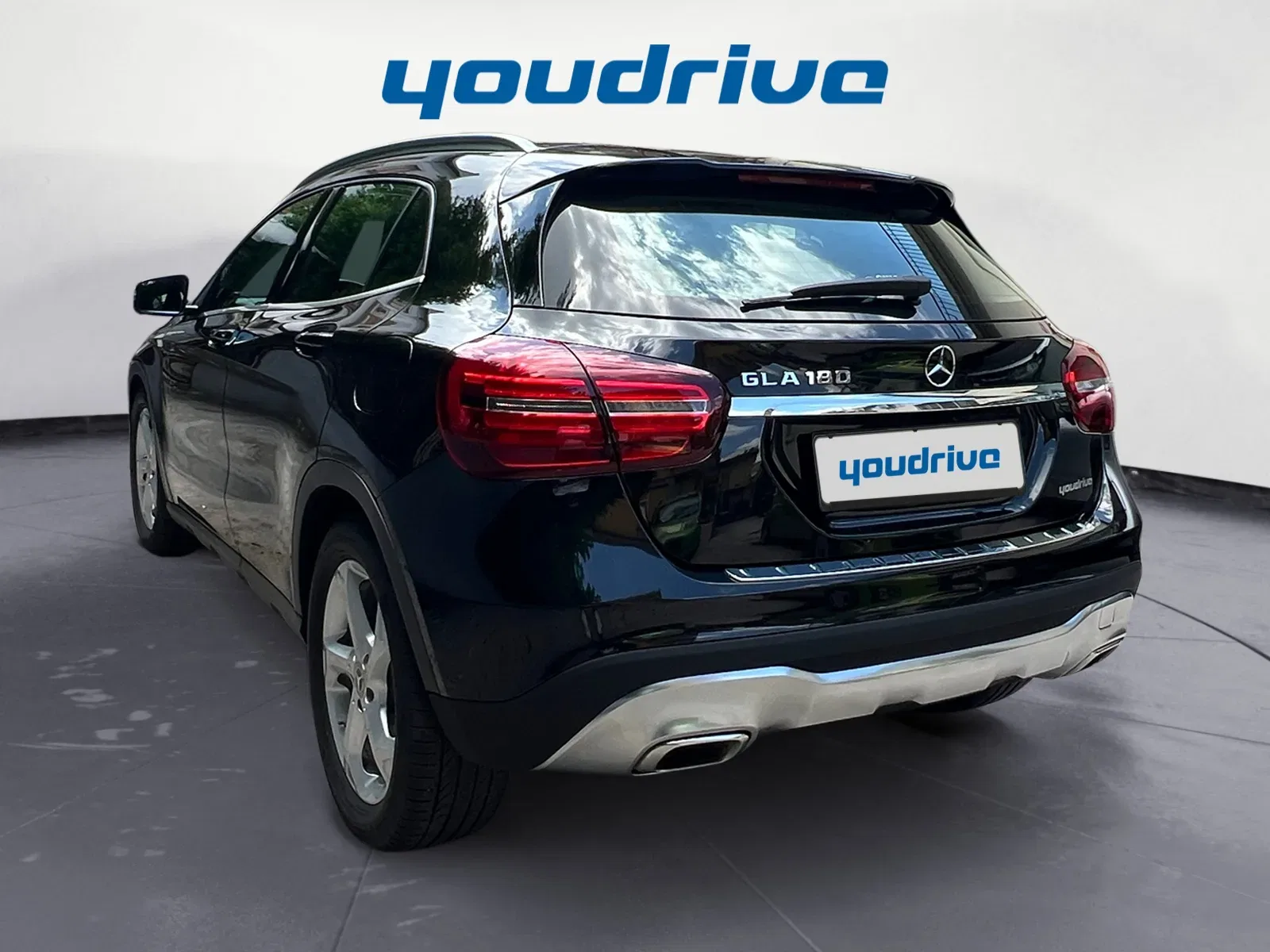 Mercedes GLA 180 Premium auto KM 30.300 foto 2
