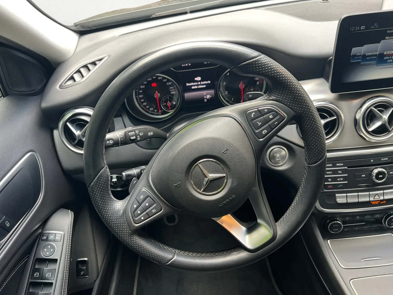 Mercedes GLA 180 Premium auto KM 30.300 foto 11