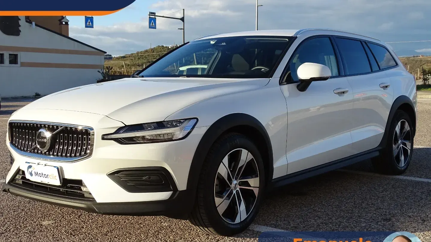 Volvo V60 Cross Country B4