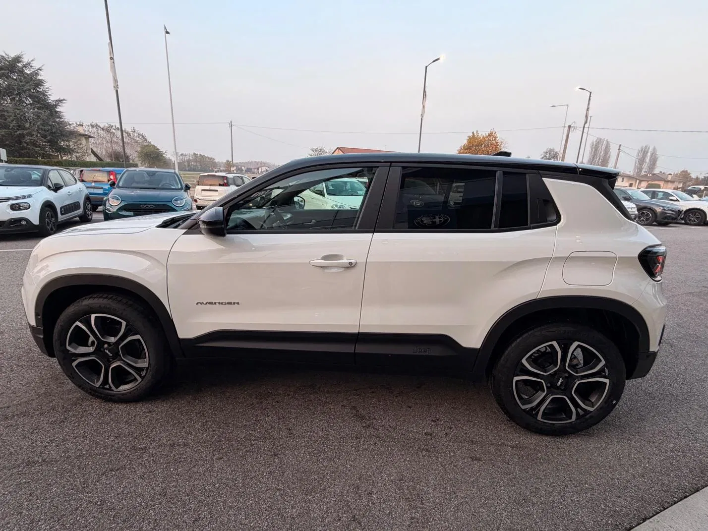 Jeep Avenger 1.2 turbo Summit fwd 100cv Bi-Color Km.Zero Nazionale foto 4
