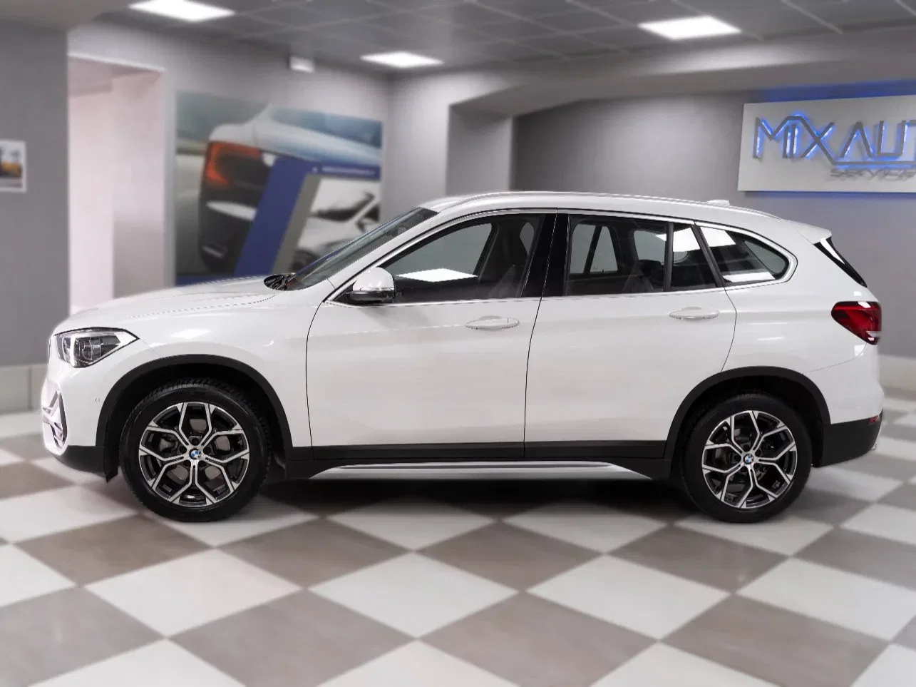 BMW X1 sDrive18i X-Line 136CV Auto foto 3