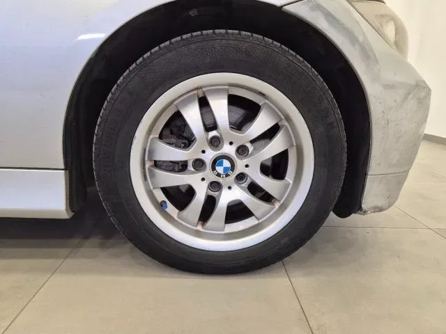 BMW 320 d cat Touring - Bluetooth - Clima auto foto 7