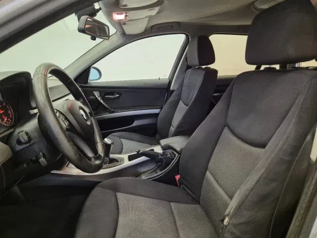 BMW 320 d cat Touring - Bluetooth - Clima auto foto 16