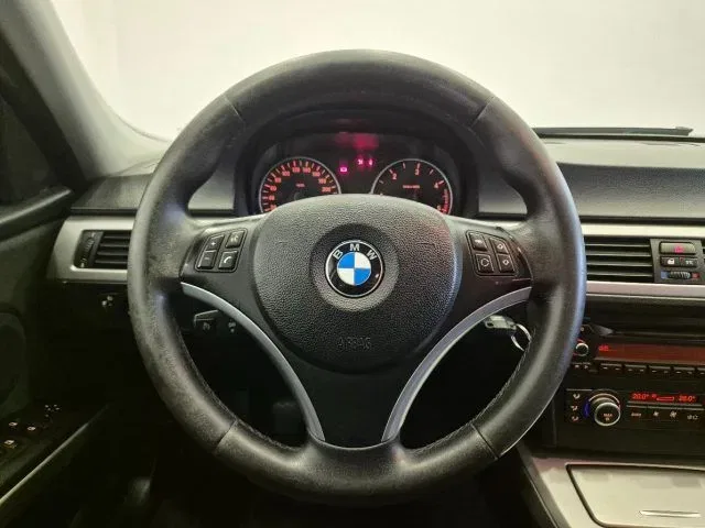 BMW 320 d cat Touring - Bluetooth - Clima auto foto 10