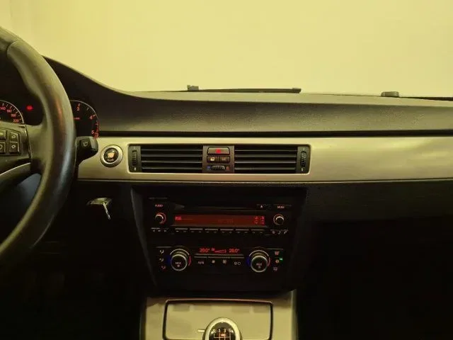 BMW 320 d cat Touring - Bluetooth - Clima auto foto 13