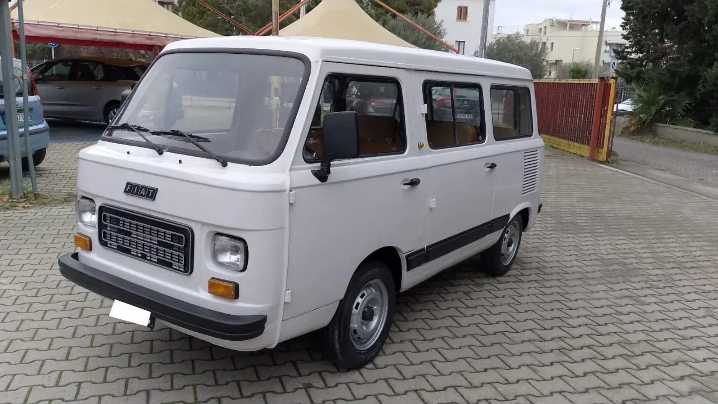 Fiat 900E FINESTRATO 7P