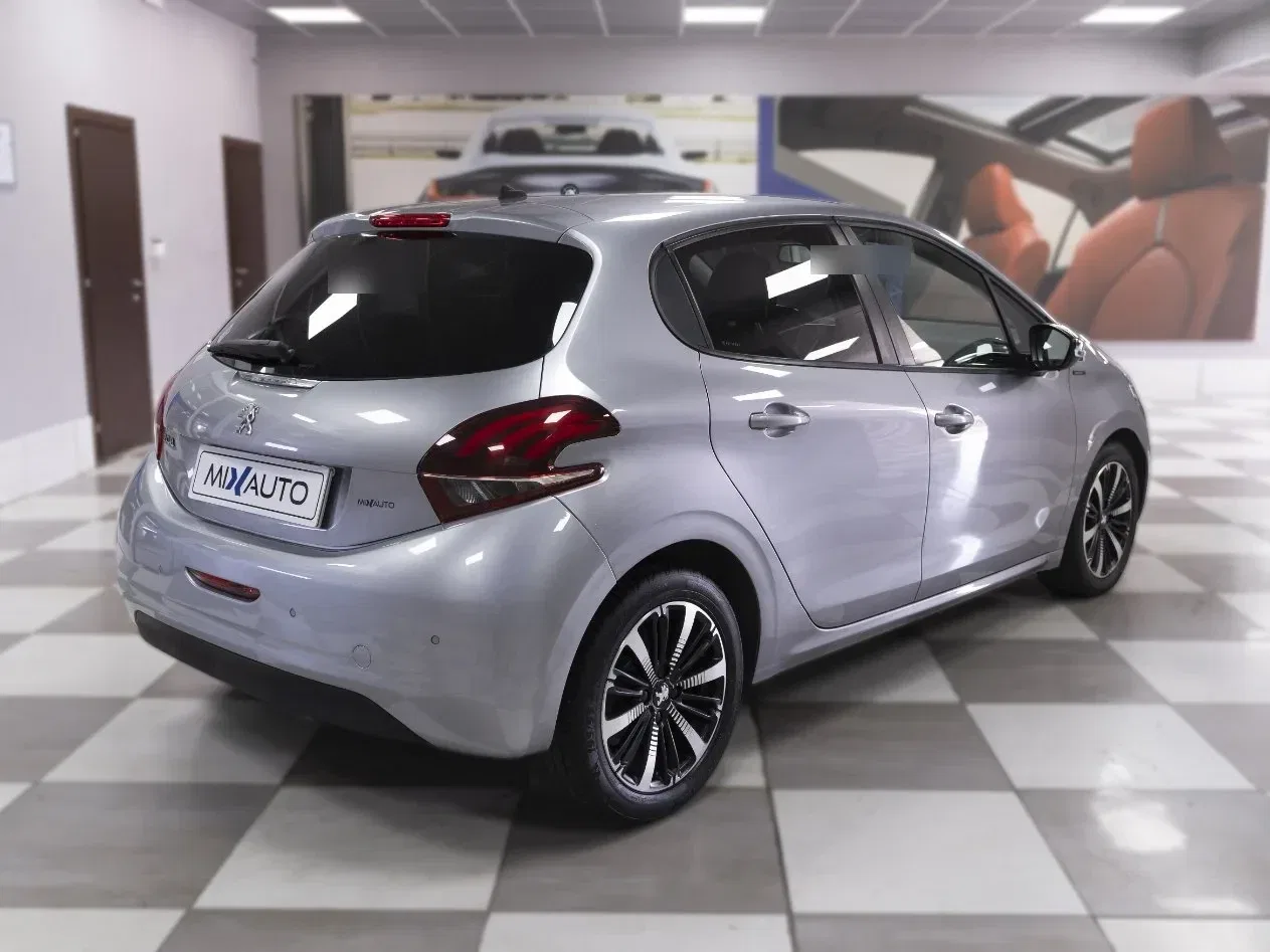 Peugeot 208 1.5 BlueHDI Signature 5 Porte S&S 100CV foto 5