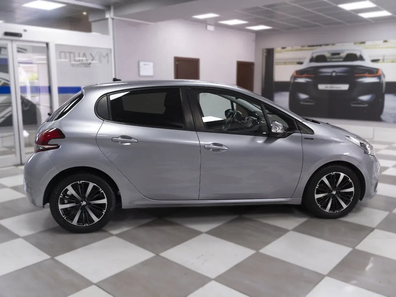 Peugeot 208 1.5 BlueHDI Signature 5 Porte S&S 100CV foto 6