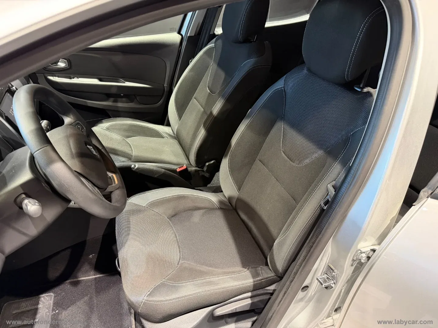 Renault Clio dCi 8V 75 CV 5 porte Life foto 4
