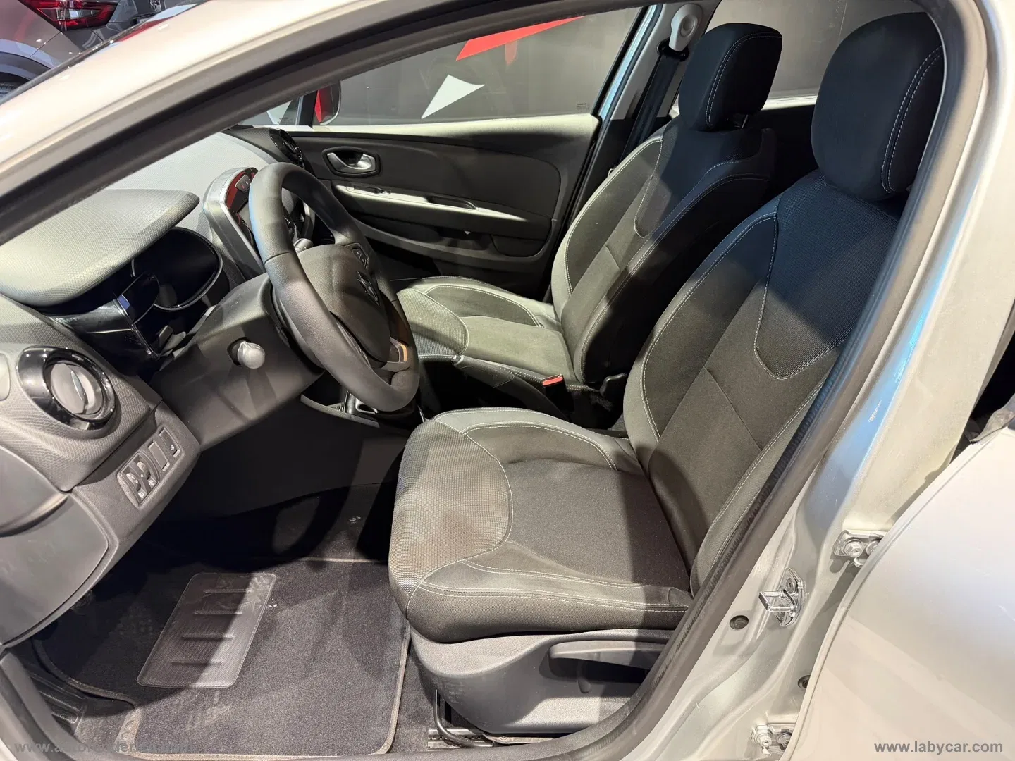 Renault Clio dCi 8V 75 CV 5 porte Life foto 5