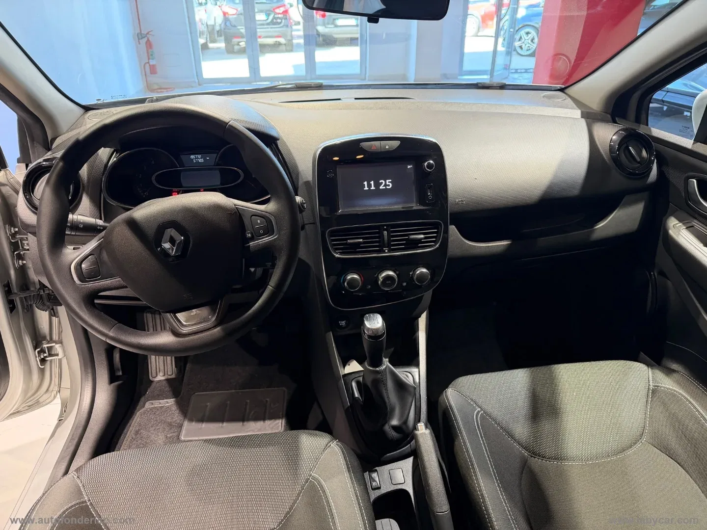 Renault Clio dCi 8V 75 CV 5 porte Life foto 8