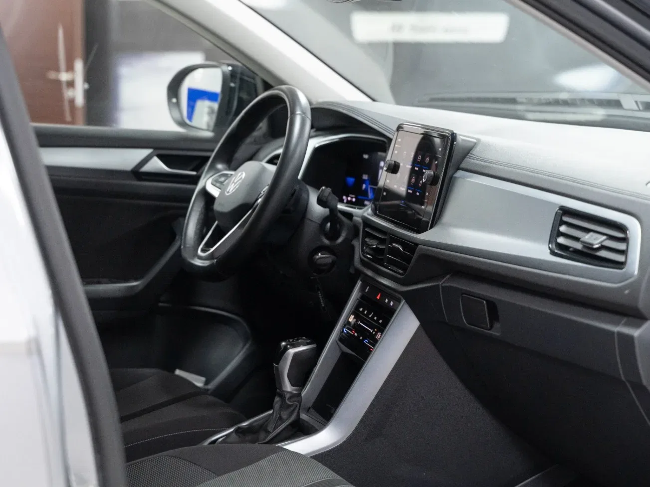 Volkswagen T-Roc 1.5 TSI Life 150CV DSG foto 17