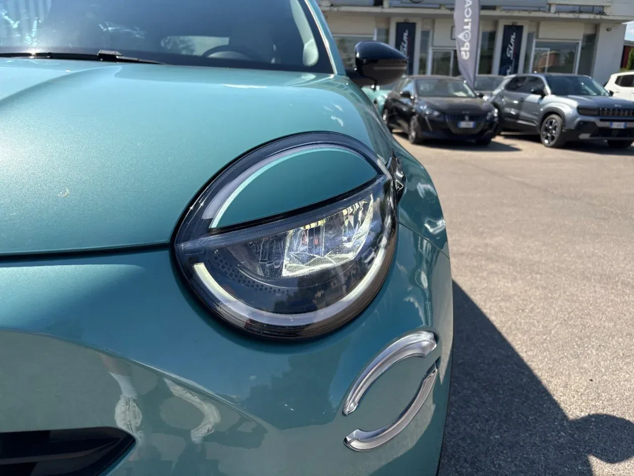 Fiat 600 PROMO 1.2 hybrid La Prima 110cv auto foto 17