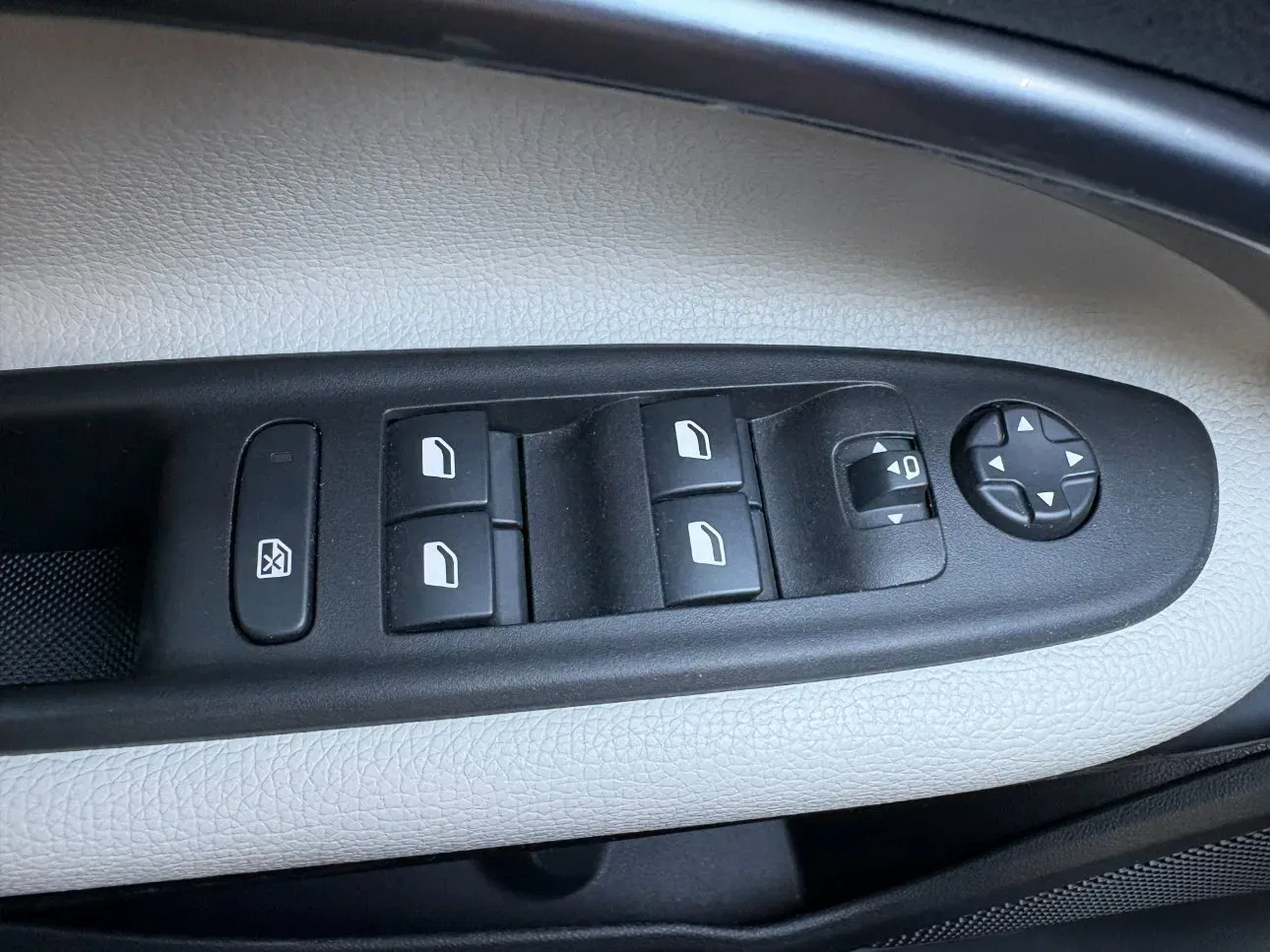 Fiat 600 PROMO 1.2 hybrid La Prima 110cv auto foto 27