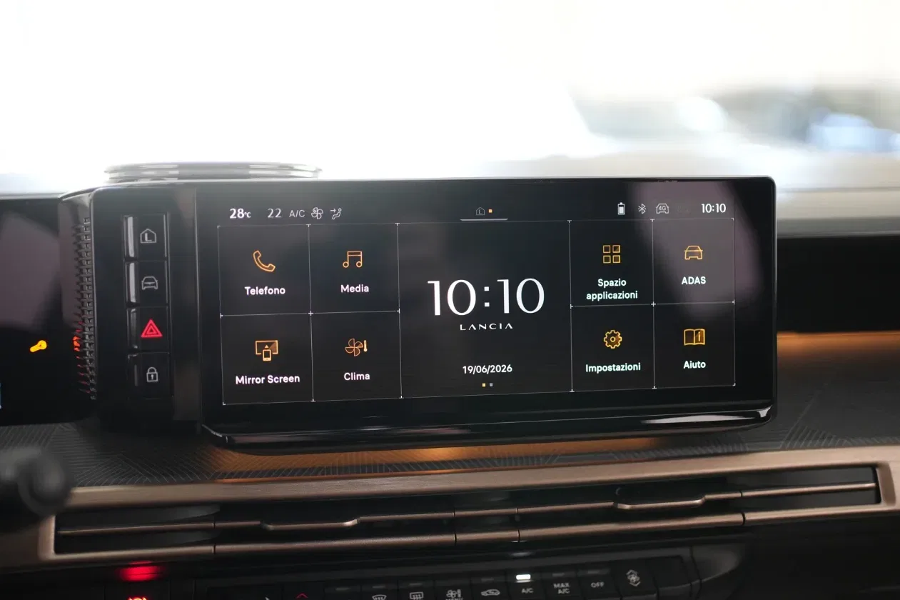 Lancia Ypsilon Hybrid e-DCT LX foto 9