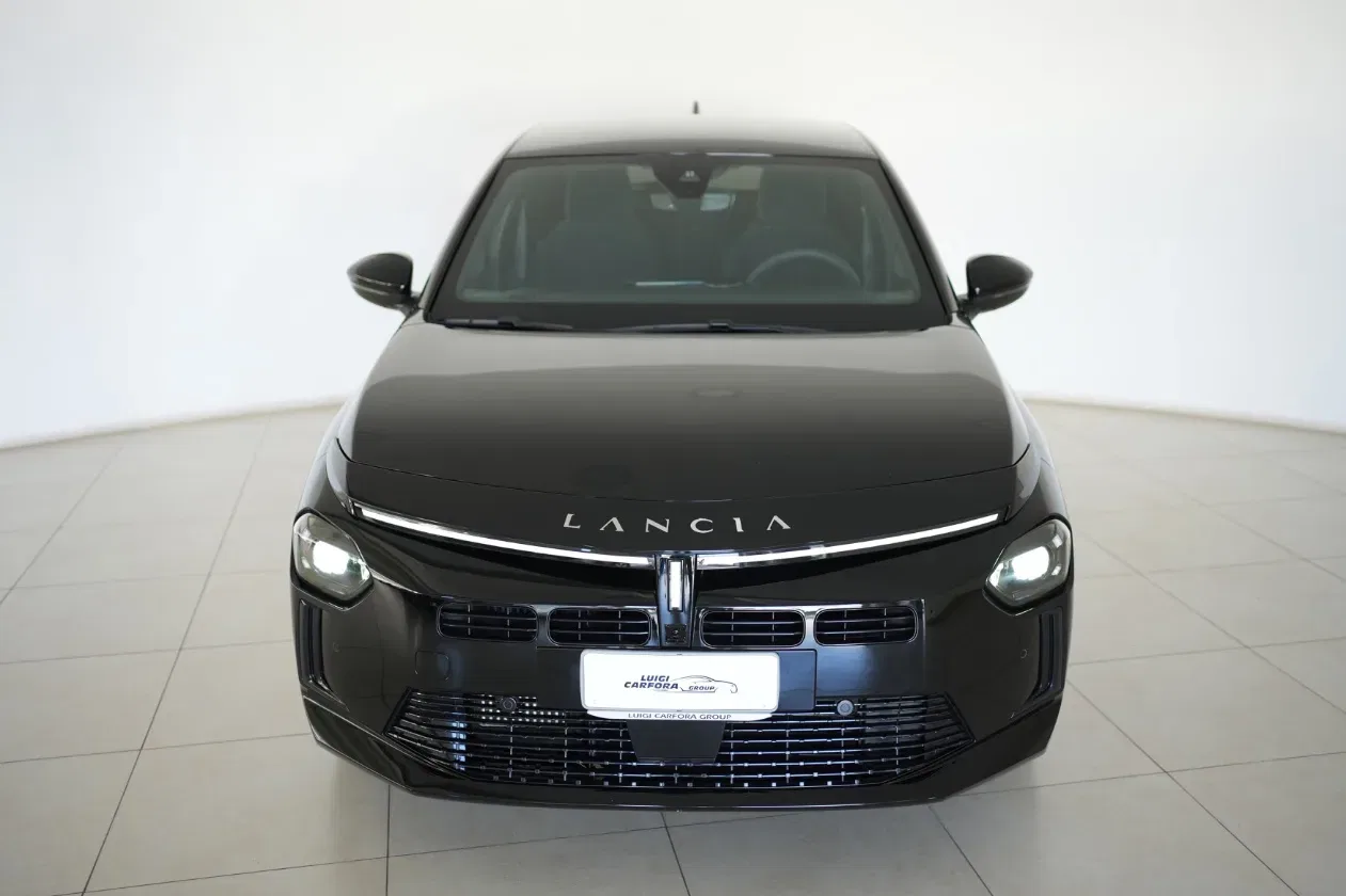 Lancia Ypsilon Hybrid e-DCT LX foto 2