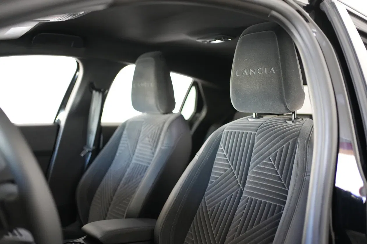 Lancia Ypsilon Hybrid e-DCT LX foto 10