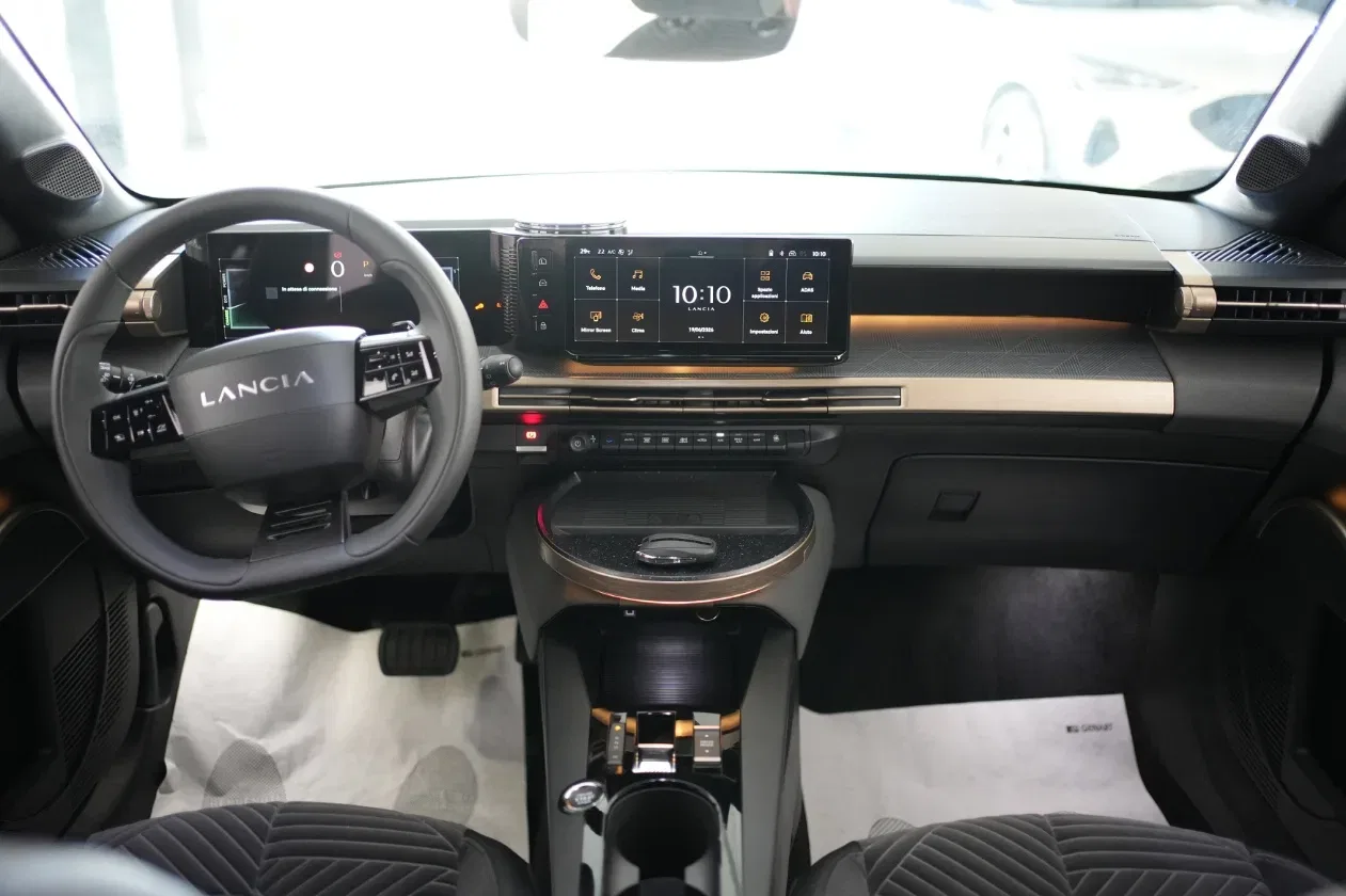 Lancia Ypsilon Hybrid e-DCT LX foto 12