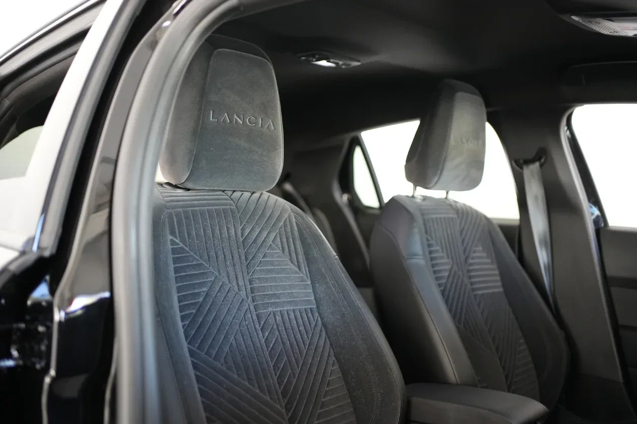 Lancia Ypsilon Hybrid e-DCT LX foto 16