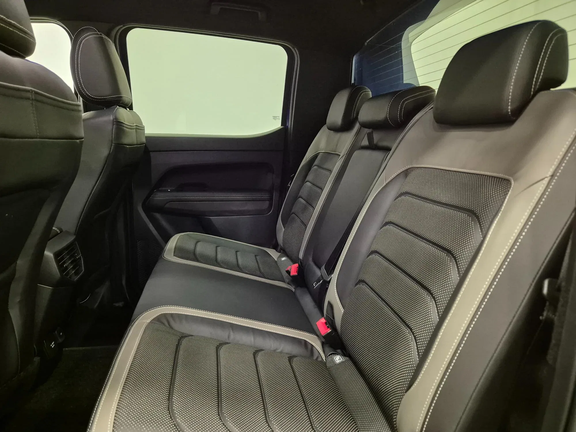 VOLKSWAGEN Amarok 3.0 V6 TDI 241CV 4MOTION aut. Aventura foto 14