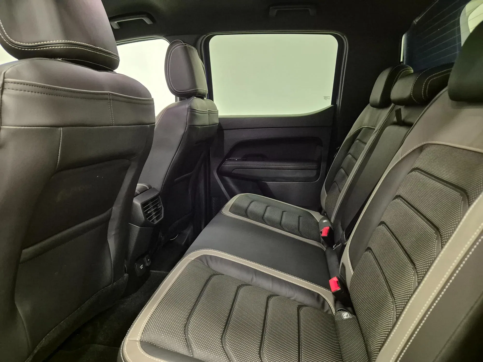 VOLKSWAGEN Amarok 3.0 V6 TDI 241CV 4MOTION aut. Aventura foto 38