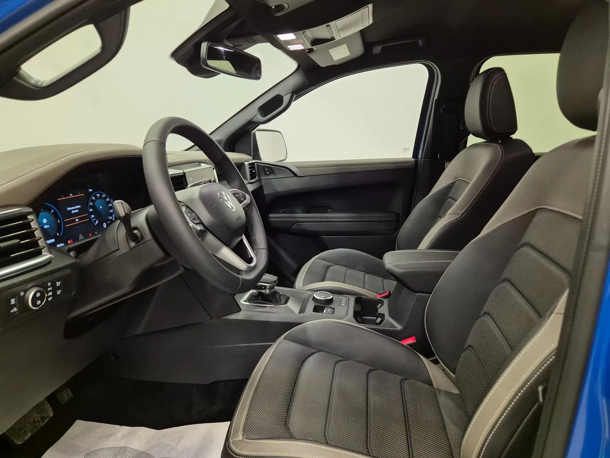 VOLKSWAGEN Amarok 3.0 V6 TDI 241CV 4MOTION aut. Aventura foto 16