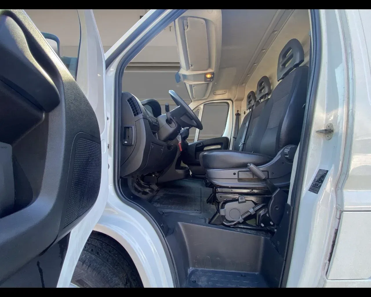 Peugeot Boxer 33 2.2 BlueHDi 140 S&S PM-TM Furgone foto 9