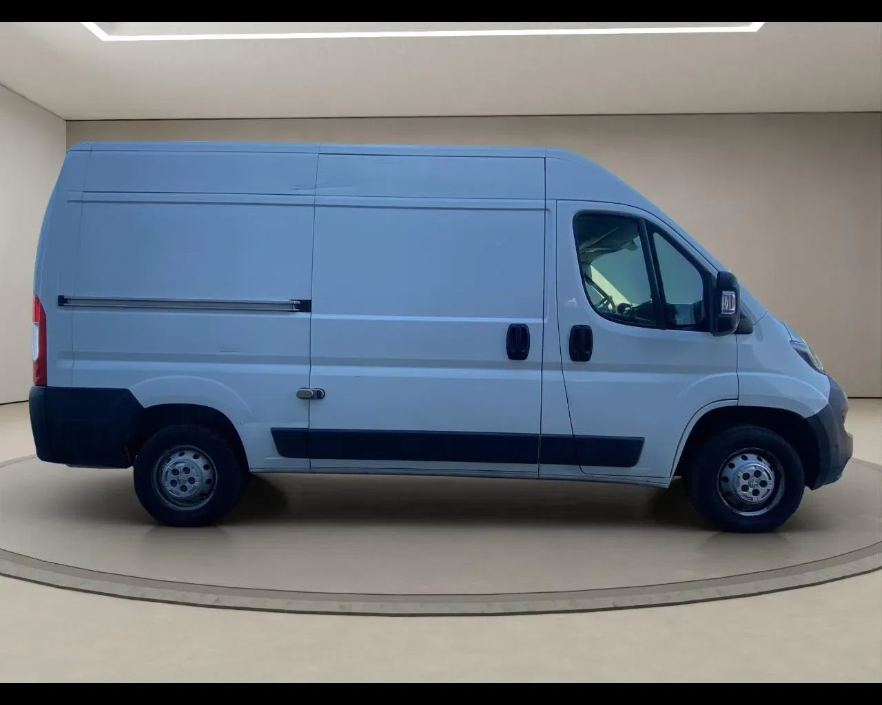 Peugeot Boxer 33 2.2 BlueHDi 140 S&S PM-TM Furgone foto 4