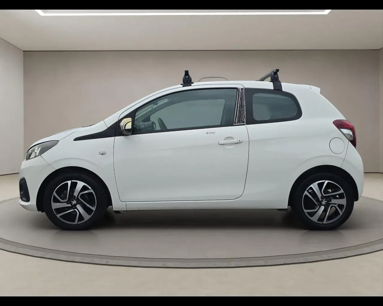 Peugeot 108 VTi 68 3 porte Allure foto 8