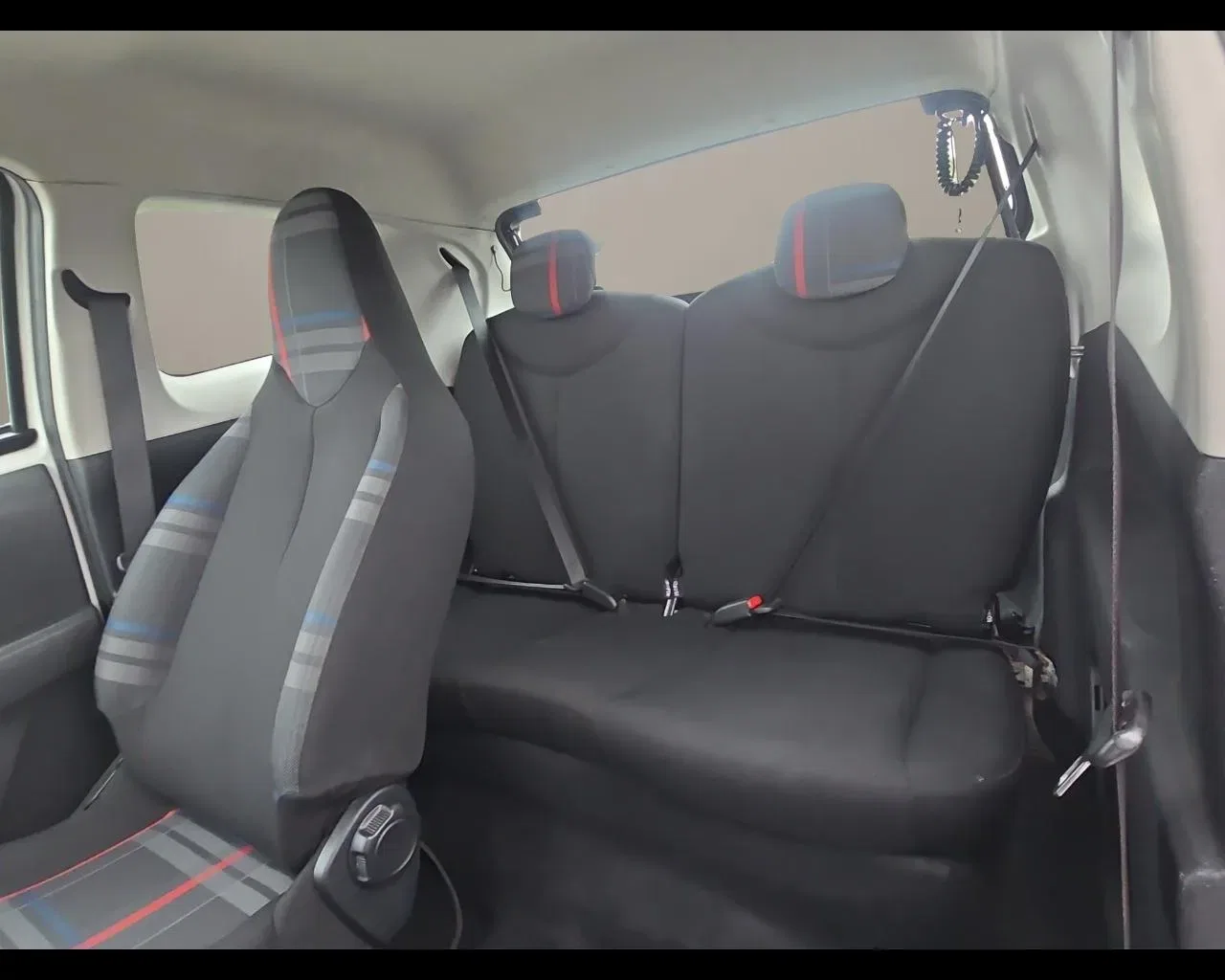 Peugeot 108 VTi 68 3 porte Allure foto 15