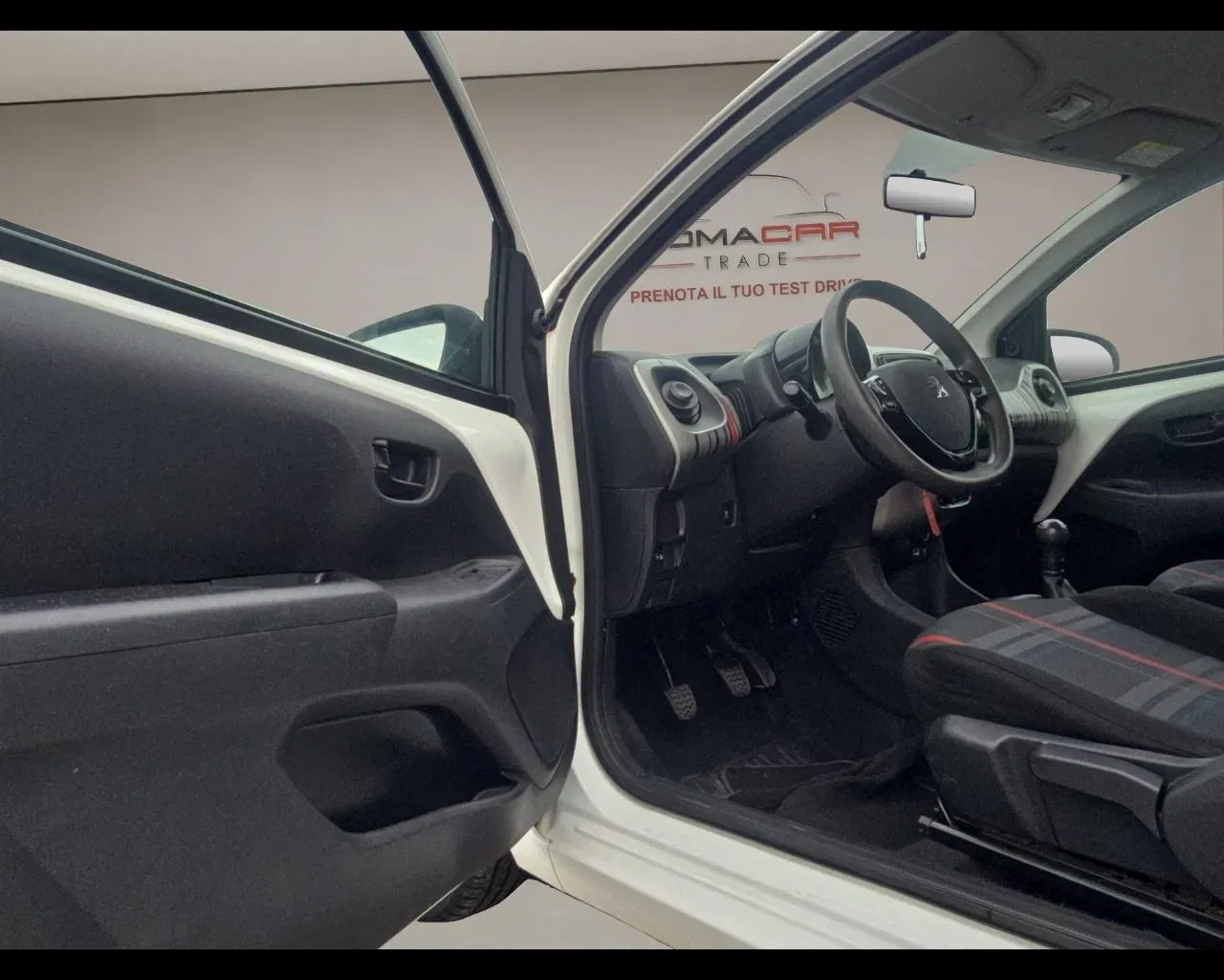 Peugeot 108 VTi 68 3 porte Allure foto 18