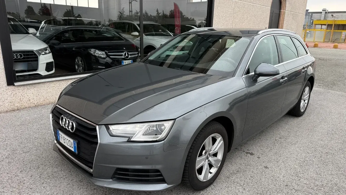 Audi A4 Avant 2.0 TDI 150CV Business MANUALE FARI LED
