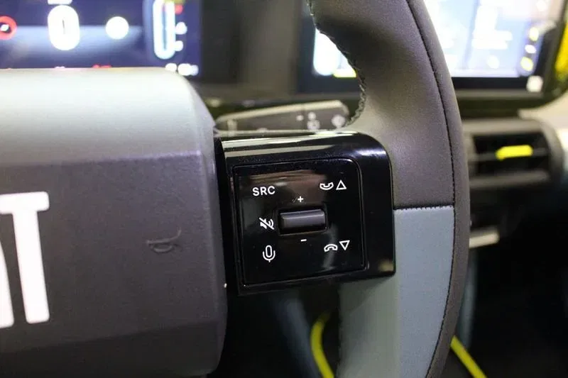Fiat Grande Panda Hybrid La Prima foto 12