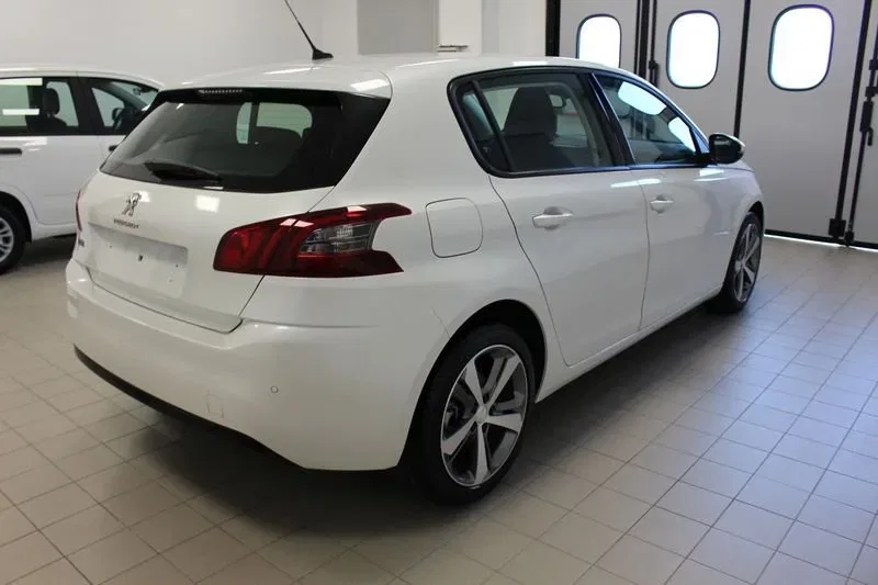 Peugeot 308 1.5 BlueHDi 130CV EAT8 S&S Active foto 4