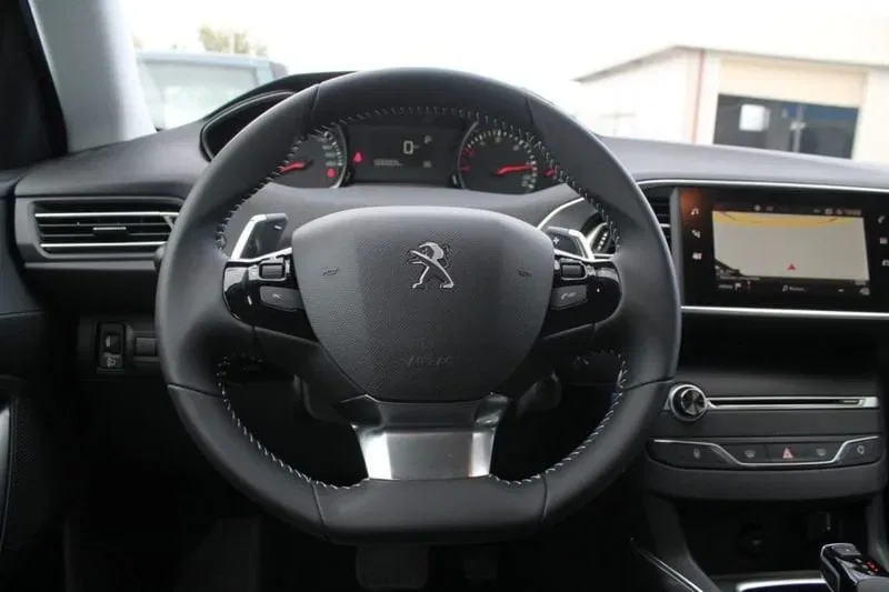 Peugeot 308 1.5 BlueHDi 130CV EAT8 S&S Active foto 8