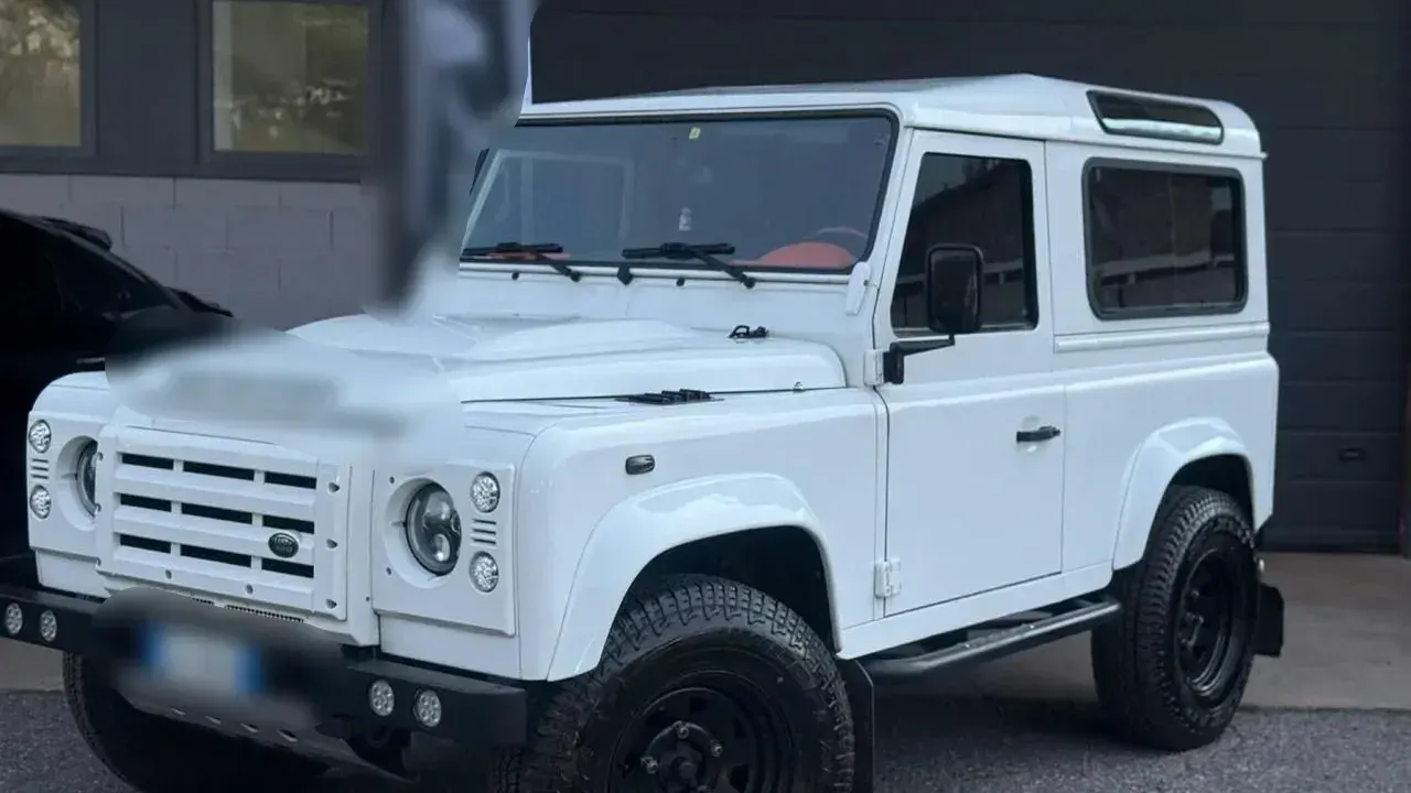 Land Rover Defender 2.2 TD4 Hard Top N1