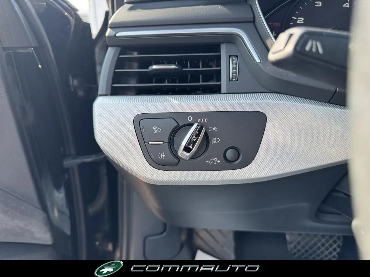 Audi A4 Avant 2.0 TDI 150 CV S tronic Design foto 14