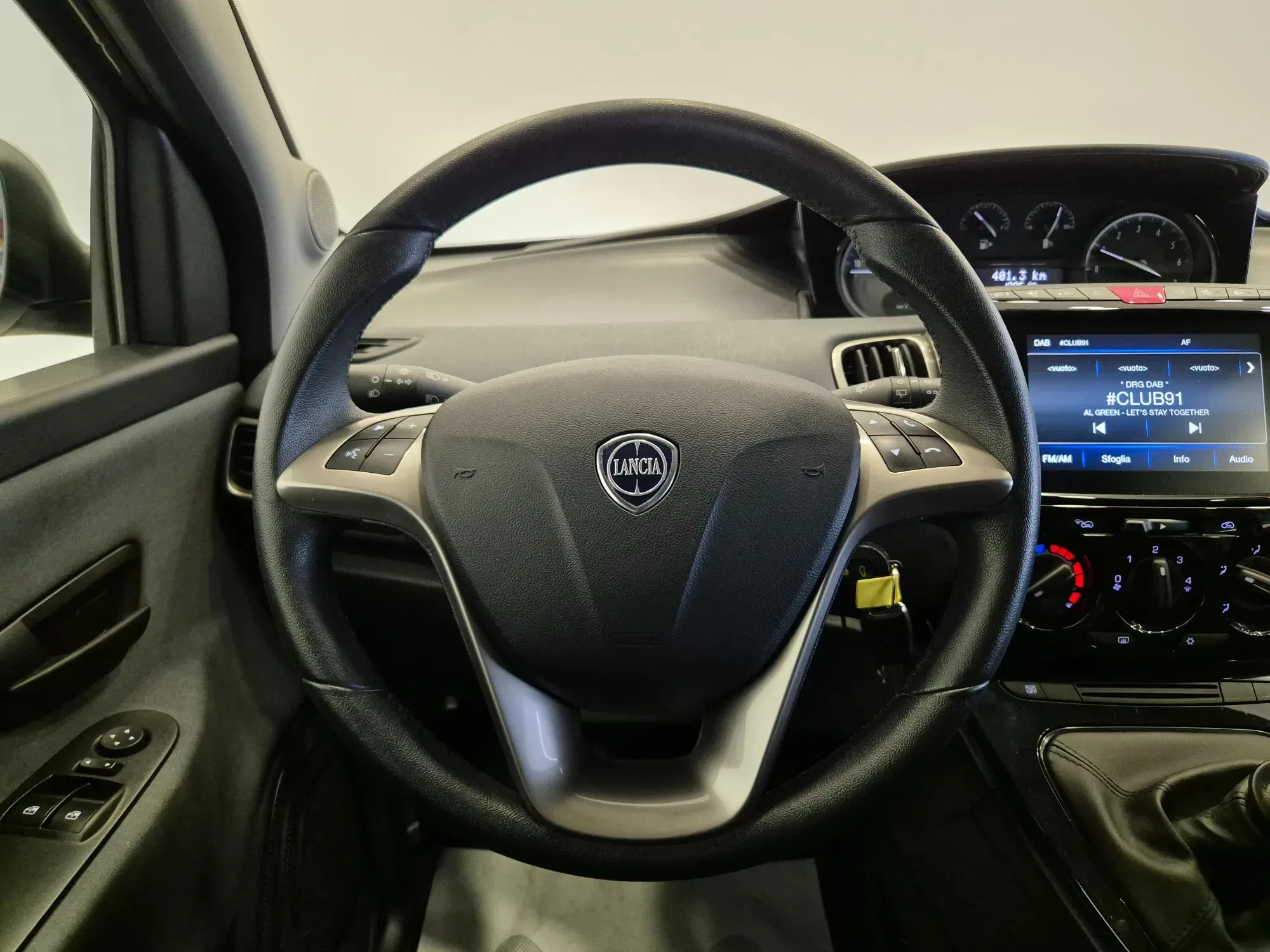 Lancia Ypsilon 1.0 hybrid Silver !! PREZZO REALE !! - NEOPATENTATI - Sens. Park. - Clima foto 10