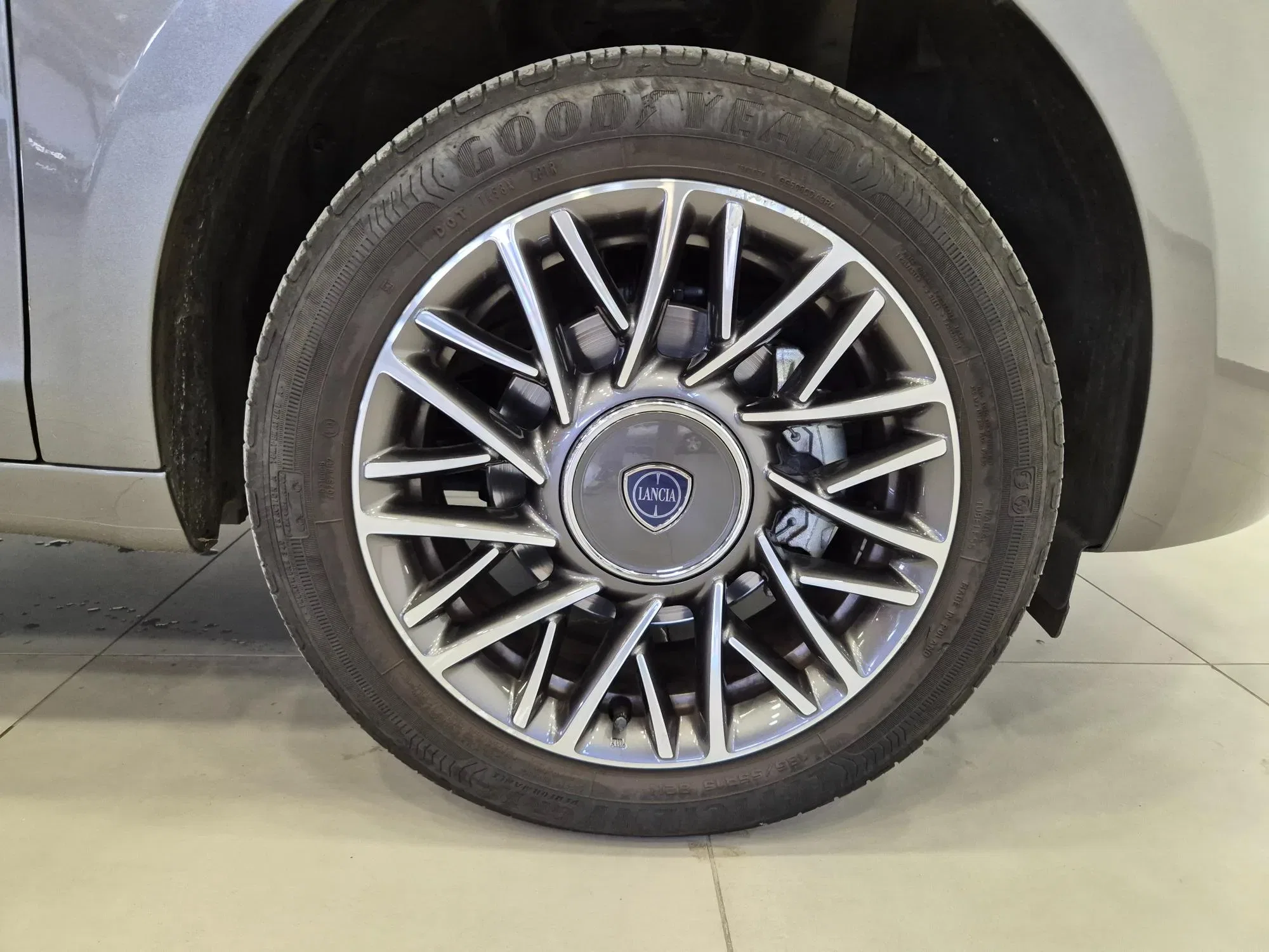 Lancia Ypsilon 1.0 hybrid Silver !! PREZZO REALE !! - NEOPATENTATI - Sens. Park. - Clima foto 7