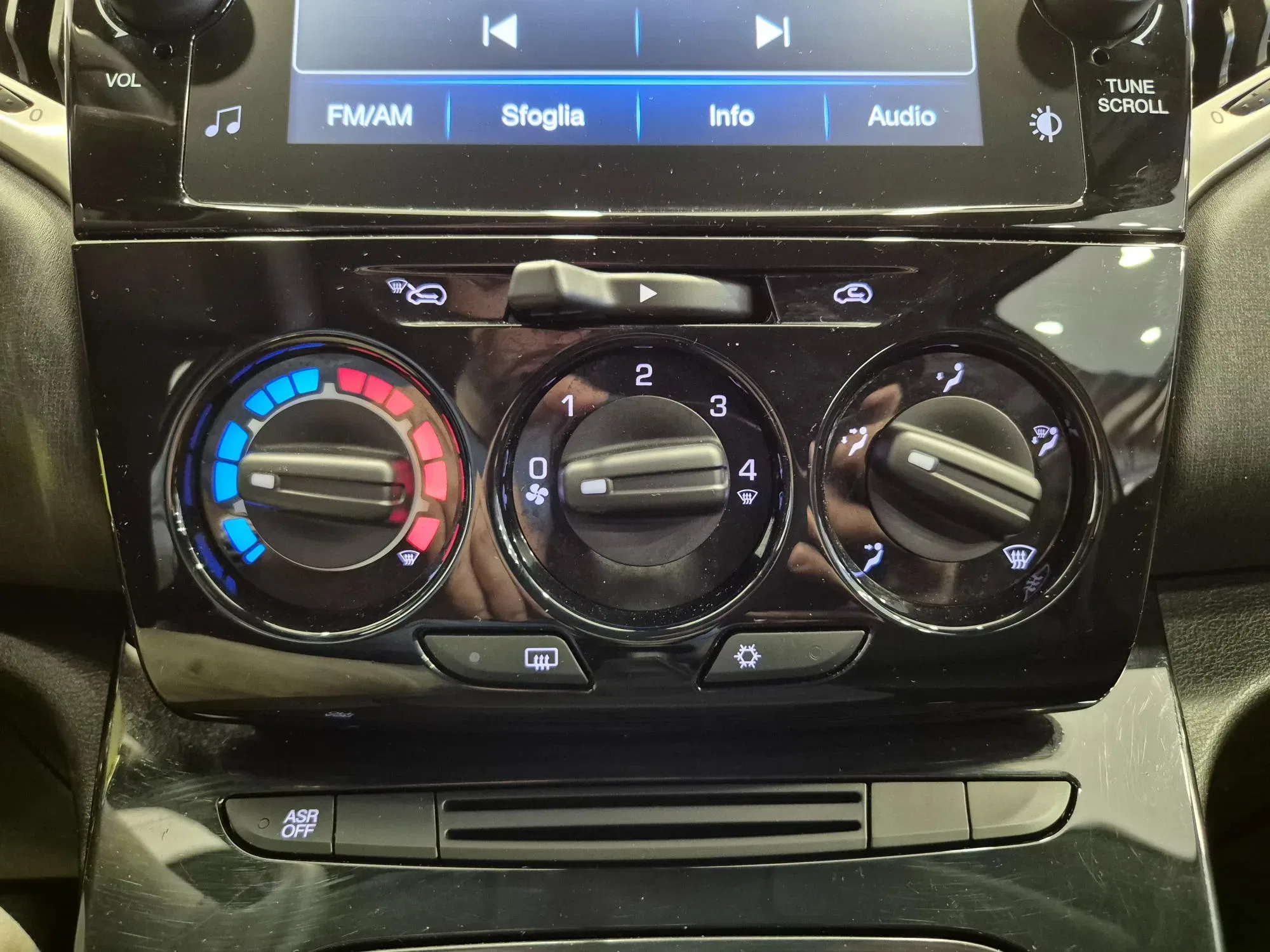 Lancia Ypsilon 1.0 hybrid Silver !! PREZZO REALE !! - NEOPATENTATI - Sens. Park. - Clima foto 13