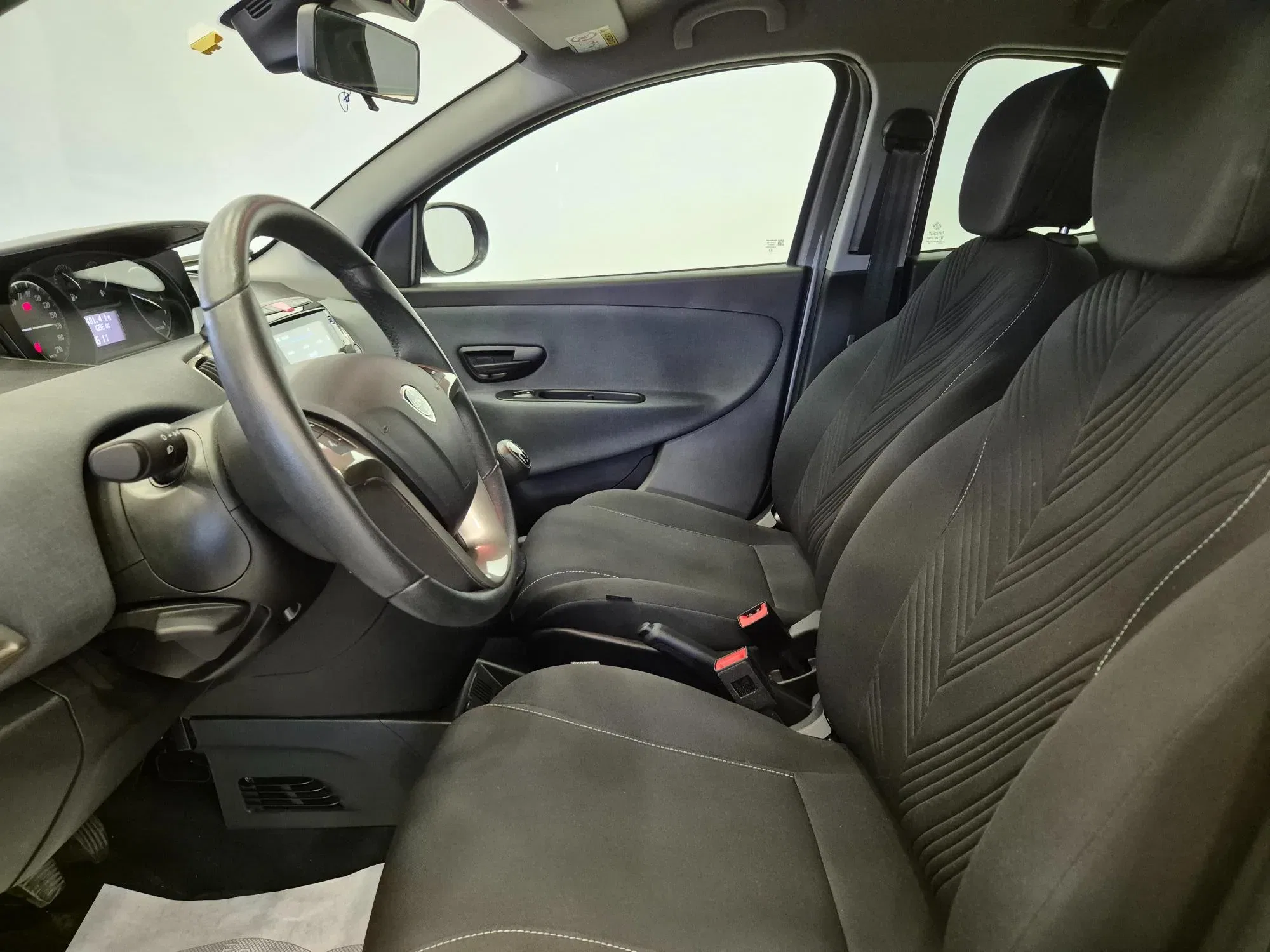Lancia Ypsilon 1.0 hybrid Silver !! PREZZO REALE !! - NEOPATENTATI - Sens. Park. - Clima foto 16