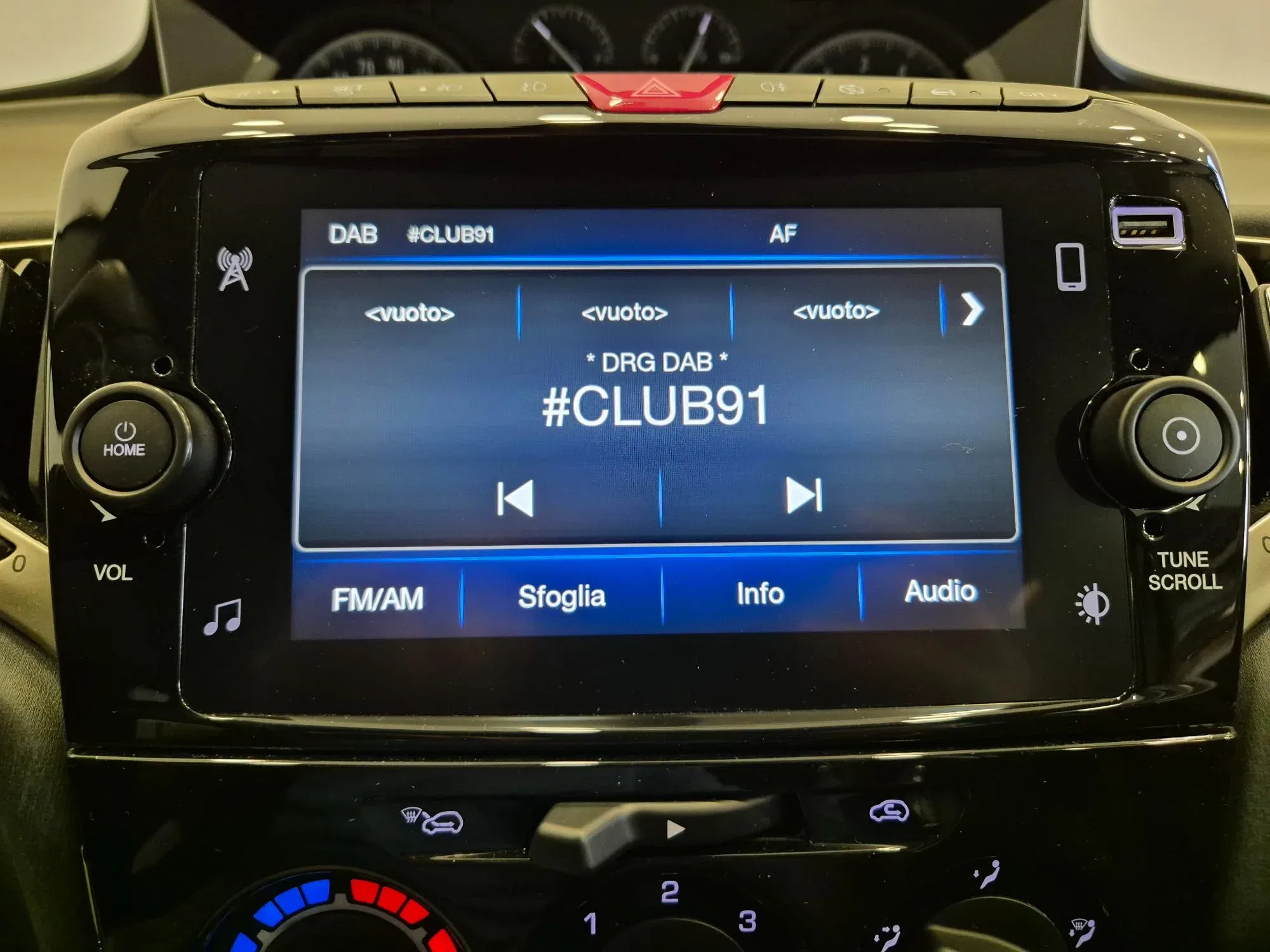Lancia Ypsilon 1.0 hybrid Silver !! PREZZO REALE !! - NEOPATENTATI - Sens. Park. - Clima foto 21