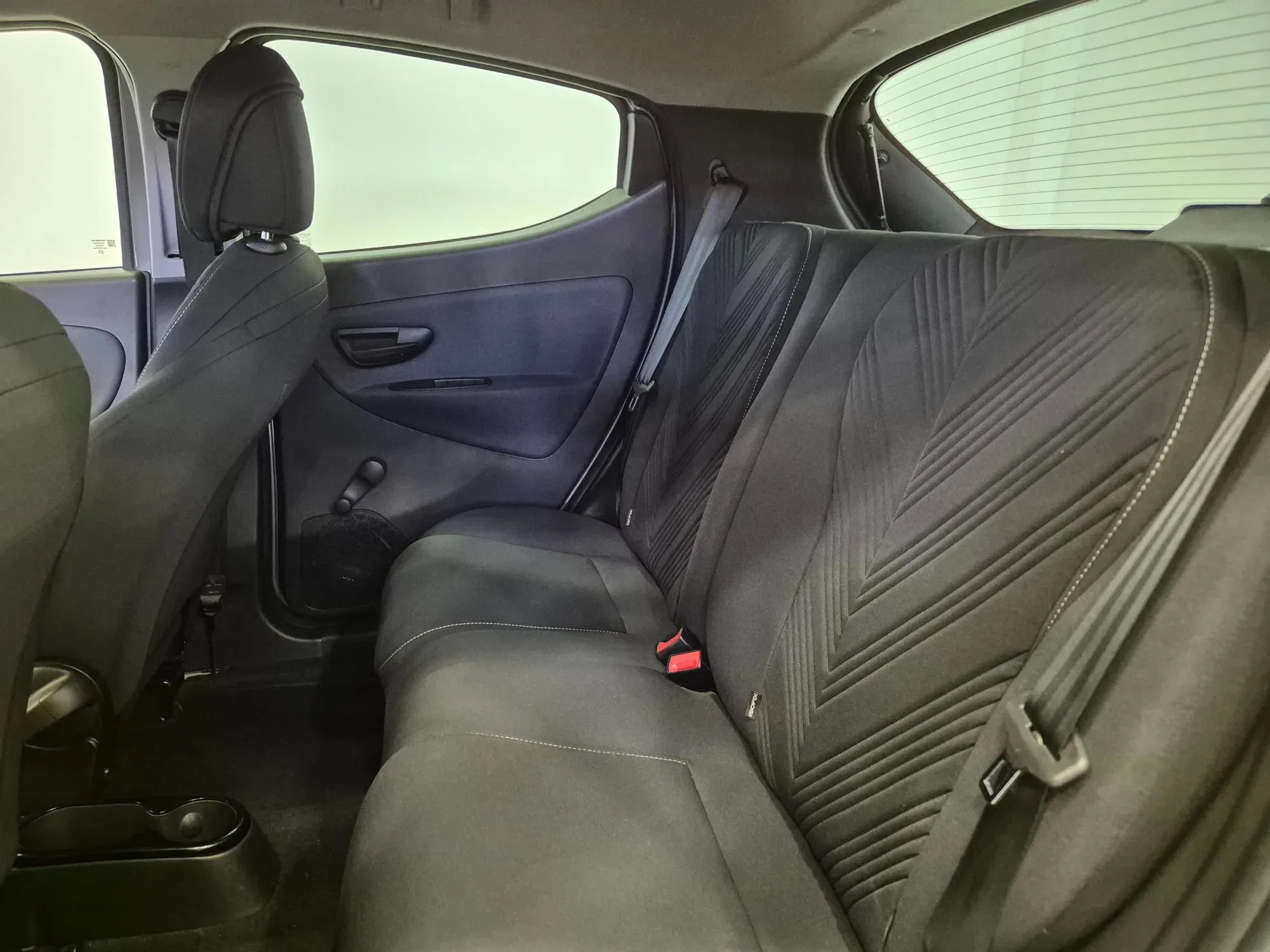 Lancia Ypsilon 1.0 hybrid Silver !! PREZZO REALE !! - NEOPATENTATI - Sens. Park. - Clima foto 14