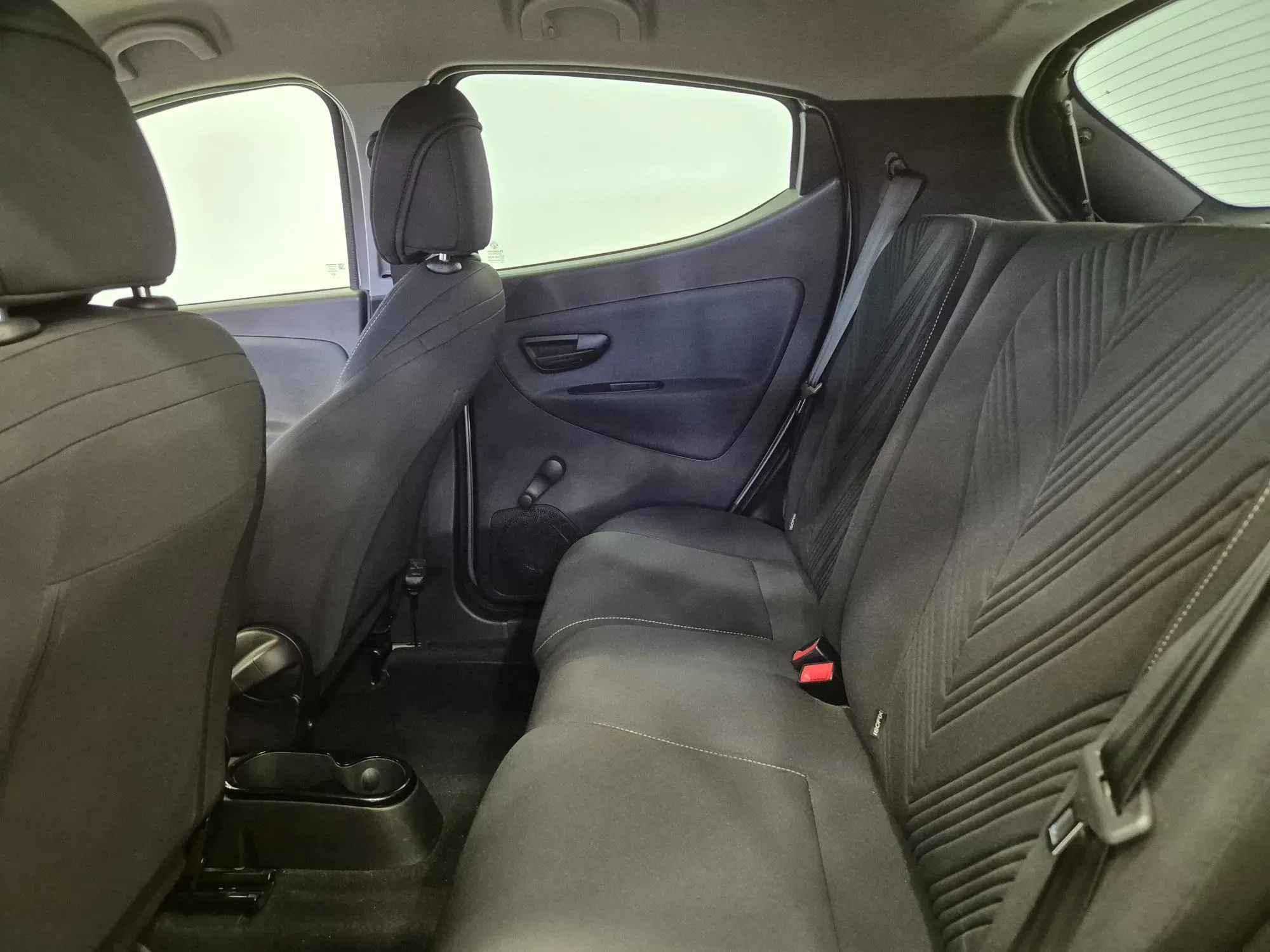 Lancia Ypsilon 1.0 hybrid Silver !! PREZZO REALE !! - NEOPATENTATI - Sens. Park. - Clima foto 28
