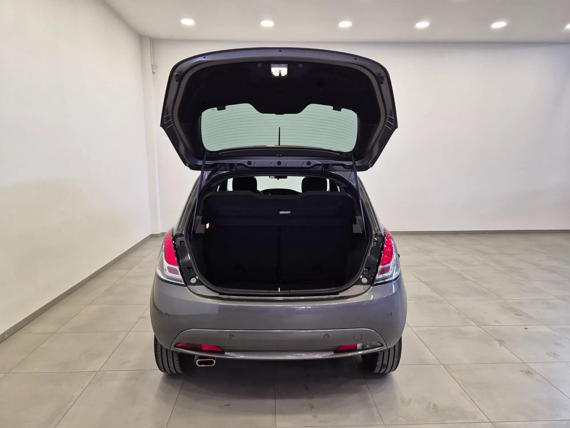 Lancia Ypsilon 1.0 hybrid Silver !! PREZZO REALE !! - NEOPATENTATI - Sens. Park. - Clima foto 29