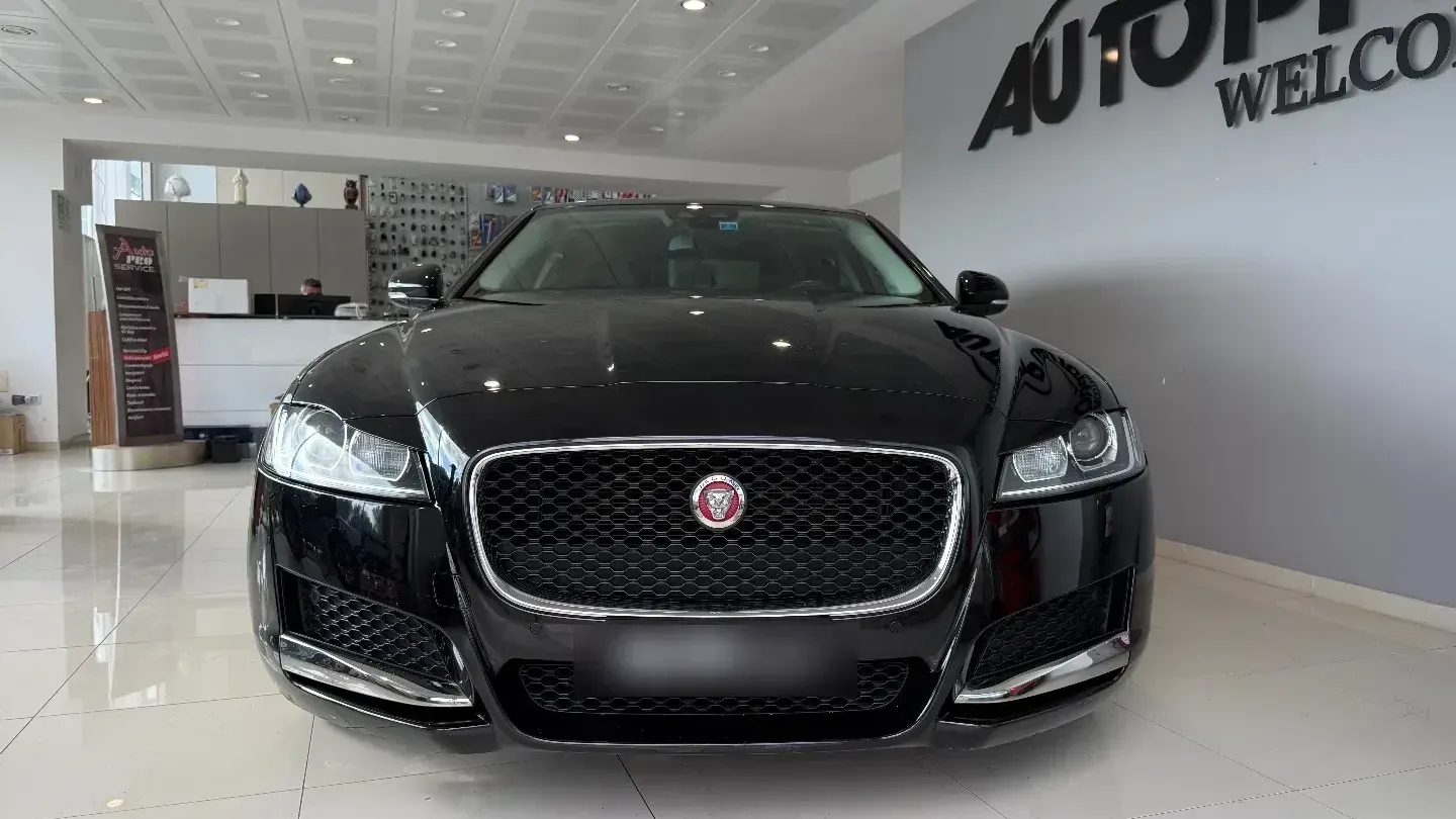 Jaguar XF 2.0 D 180 CV aut. Pure