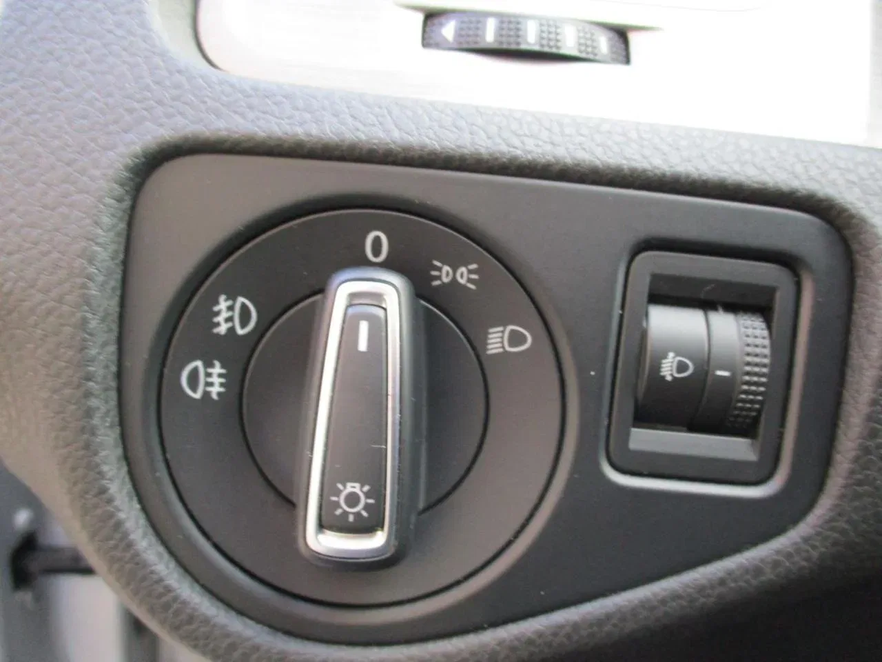 VOLKSWAGEN GOLF 1.6 TDI 110 CV DSG 5p. Executive BlueMotion Techno foto 17