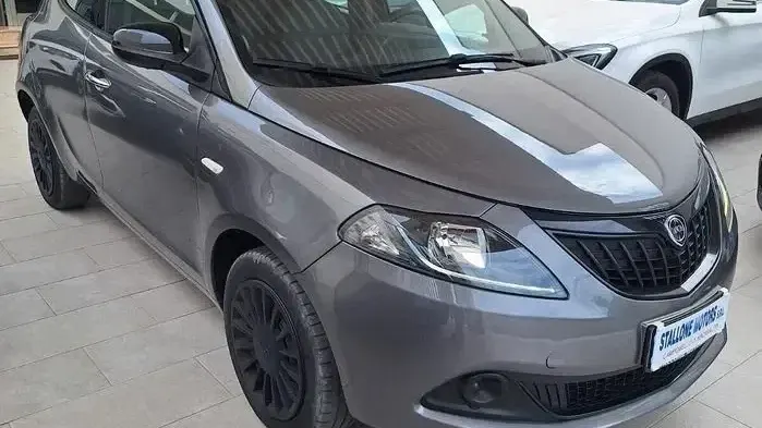 Lancia Ypsilon 1.0 FireFly S&S Hybrid Silver 2023