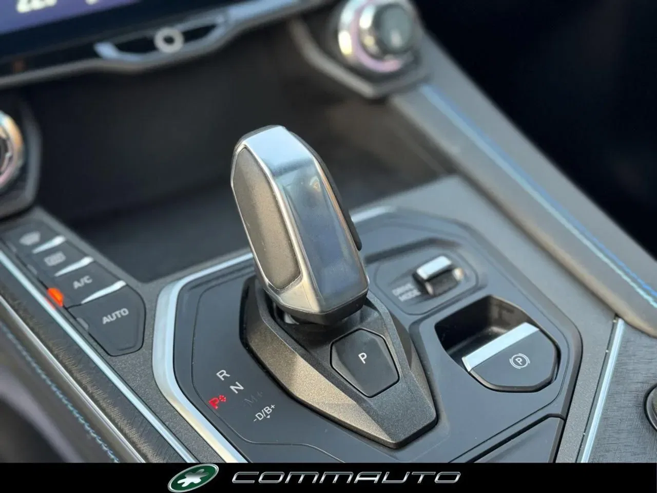 Lynk & Co 01 PHEV foto 25